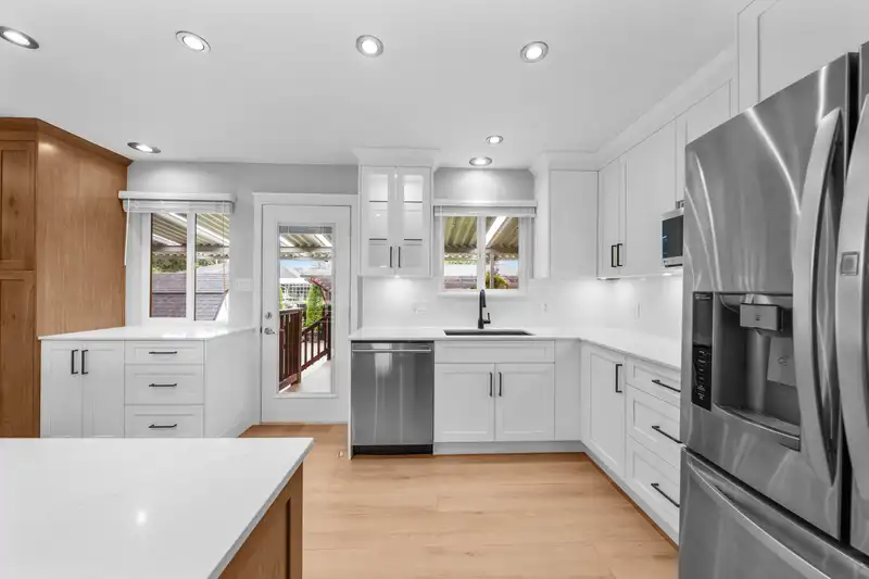 21554 BERRY AVENUE - photo 4 of 40