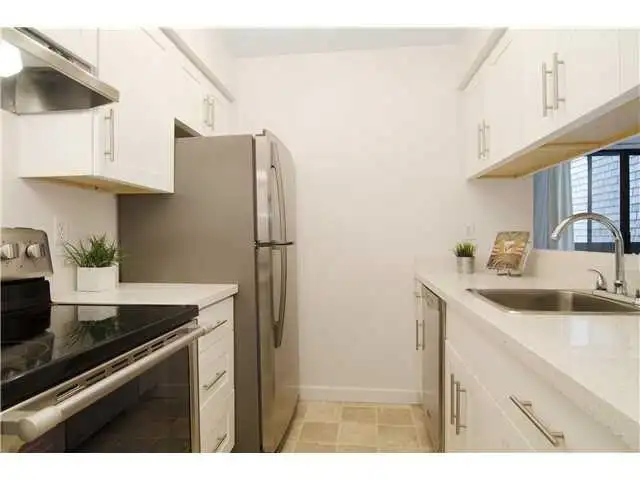 421 9867 MANCHESTER DRIVE - photo 2 of 8