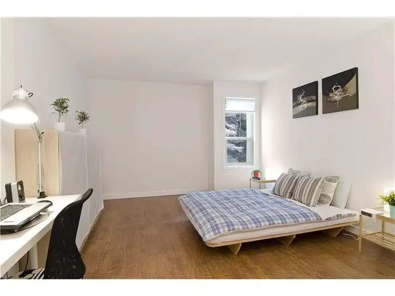 421 9867 MANCHESTER DRIVE - photo 3 of 8