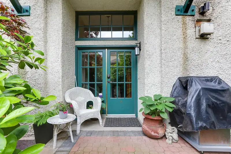 9 868 CASSIAR STREET - photo 2 of 37