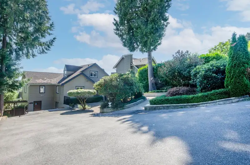 2522 NELSON AVENUE - photo 1 of 10