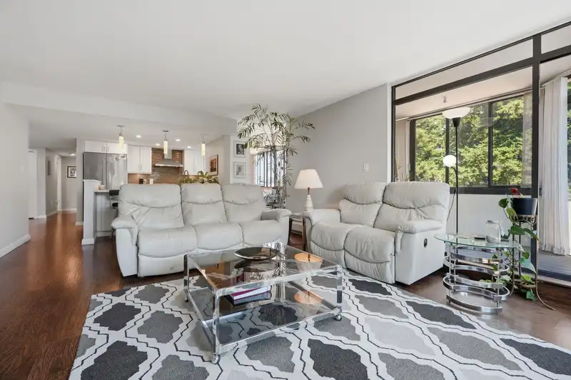 508 1480 FOSTER STREET - photo 1 of 39