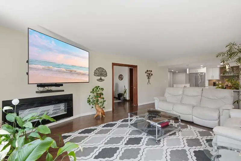 508 1480 FOSTER STREET - photo 2 of 39