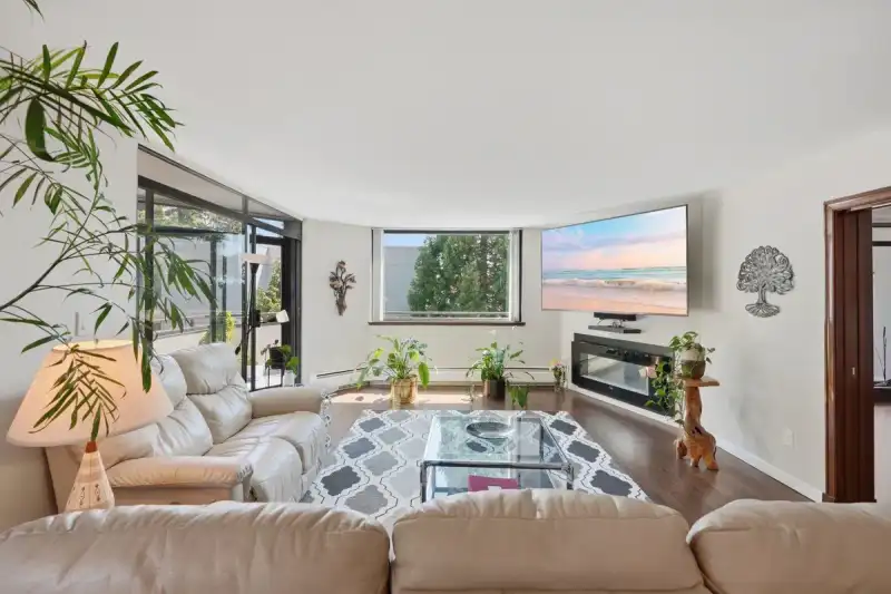 508 1480 FOSTER STREET - photo 3 of 39
