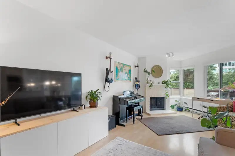 102 575 W 13TH AVENUE - photo 2 of 31