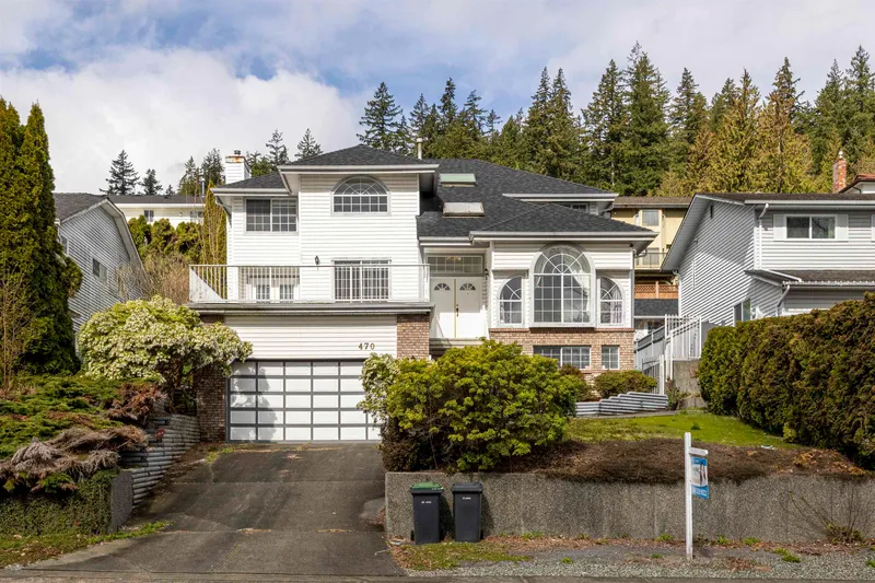 470 RIVERVIEW CRESCENT - photo 1 of 25