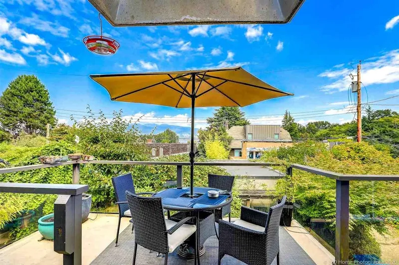 4333 LOCARNO CRESCENT - photo 3 of 25