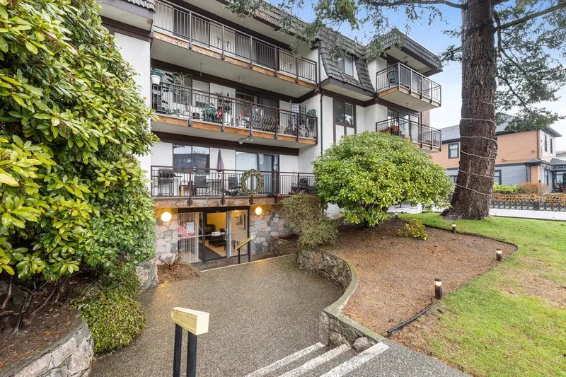 304 425 ASH STREET - photo 2 of 21