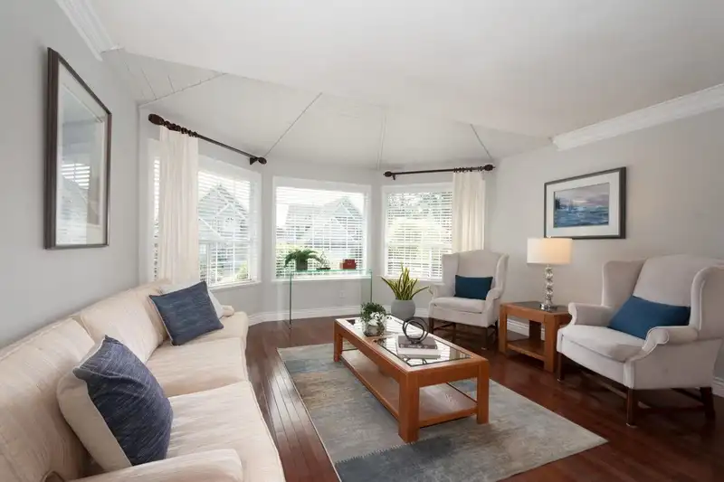 1023 165 STREET - photo 3 of 38