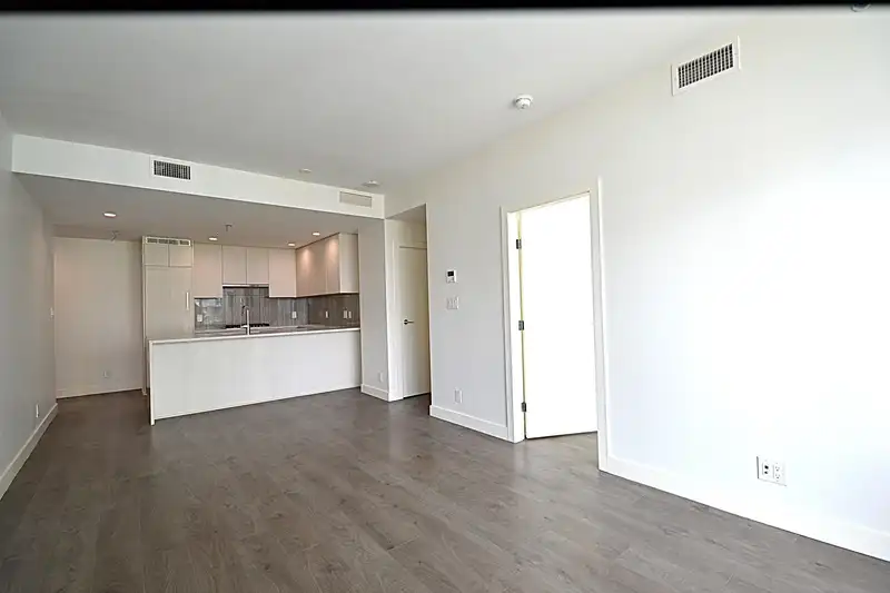 1001 5051 IMPERIAL STREET - photo 4 of 36