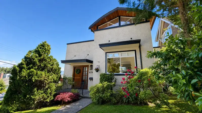 4399 LOCARNO CRESCENT - photo 1 of 40