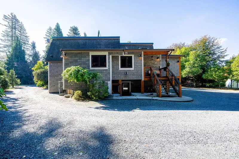 24595 64 AVENUE - photo 1 of 24