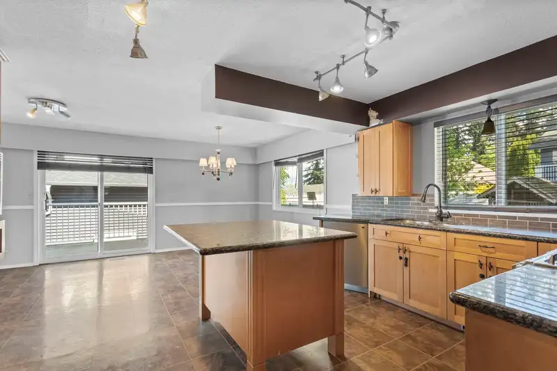 2530 MAGNOLIA CRESCENT - photo 2 of 32