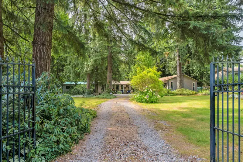 17300 26 AVENUE - photo 3 of 25