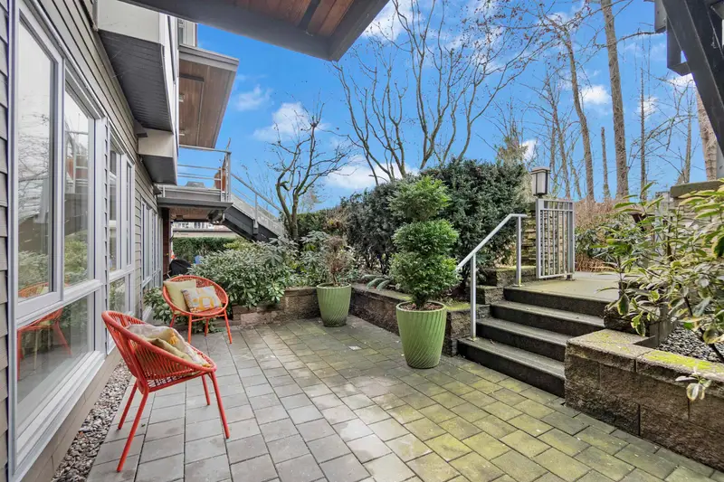 103 735 W 15TH STREET - photo 1 of 25