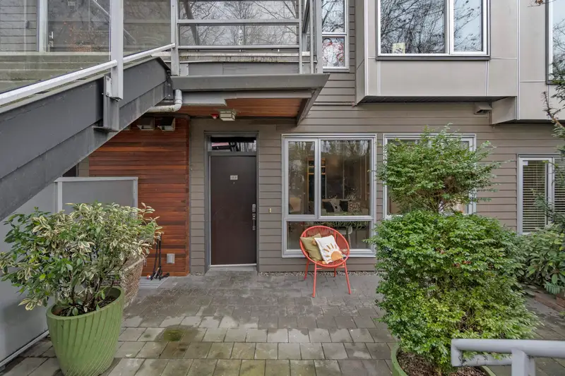 103 735 W 15TH STREET - photo 2 of 25