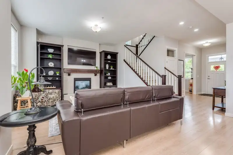 24406 113 AVENUE - photo 3 of 27
