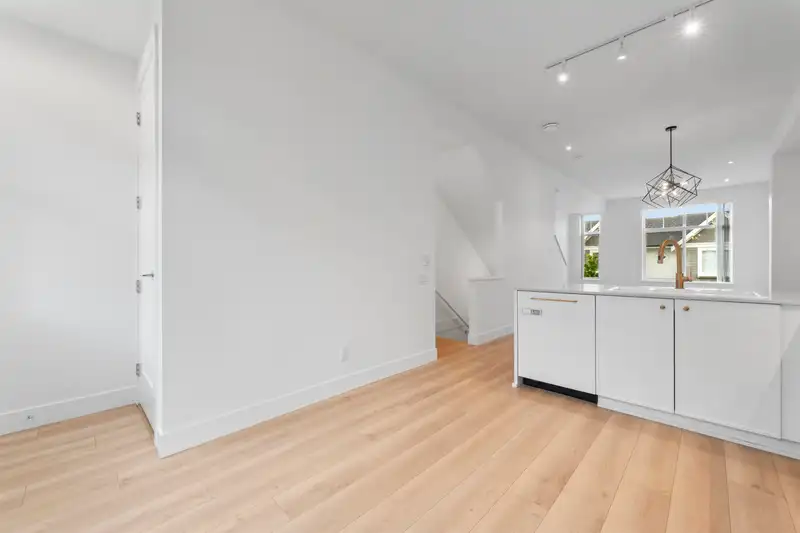 139 1331 OLMSTED STREET - photo 3 of 37