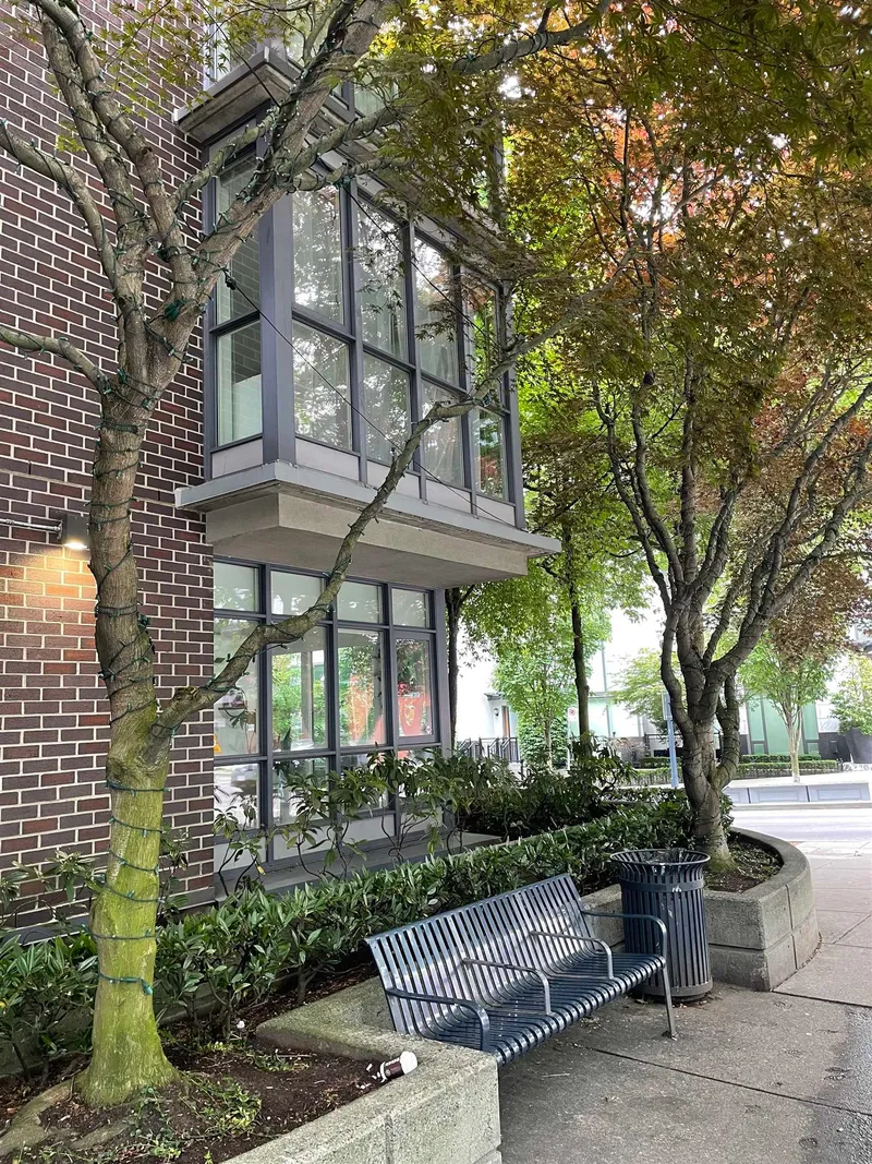 891 HELMCKEN STREET - photo 2 of 11