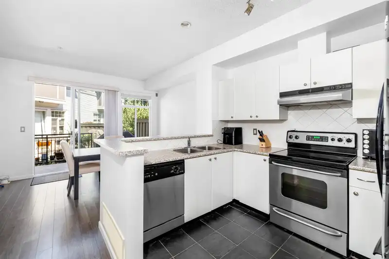 61 1010 EWEN AVENUE - photo 2 of 14