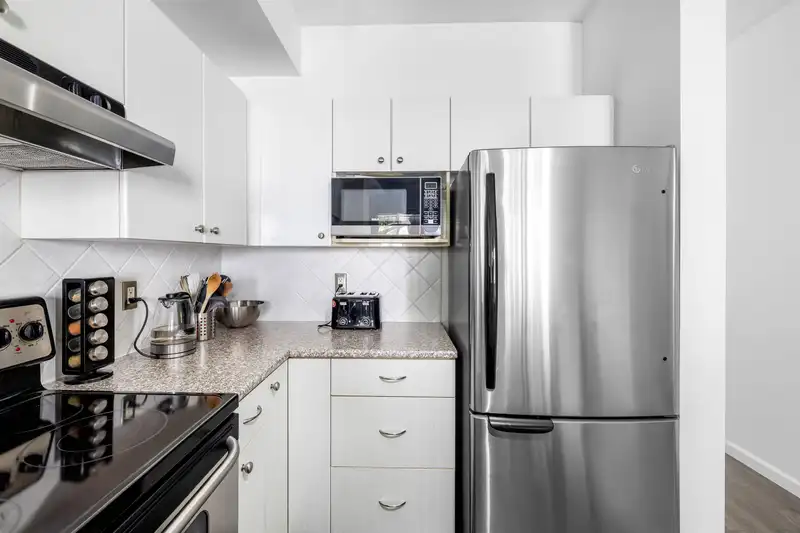 61 1010 EWEN AVENUE - photo 3 of 14