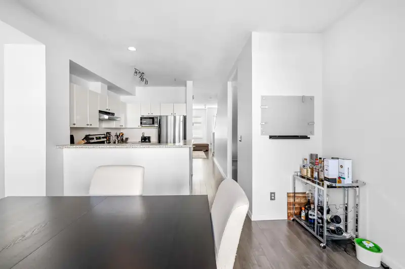 61 1010 EWEN AVENUE - photo 4 of 14