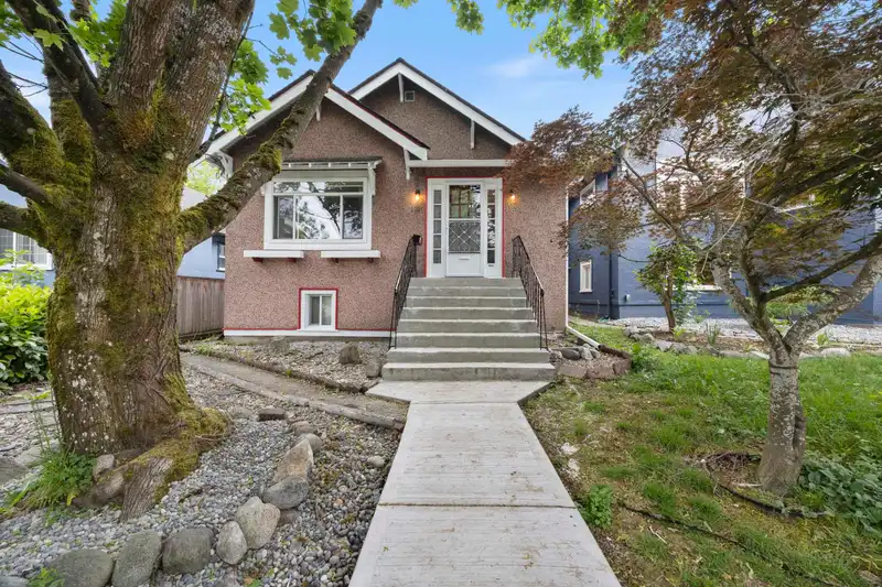1105 HAMILTON STREET - photo 1 of 27