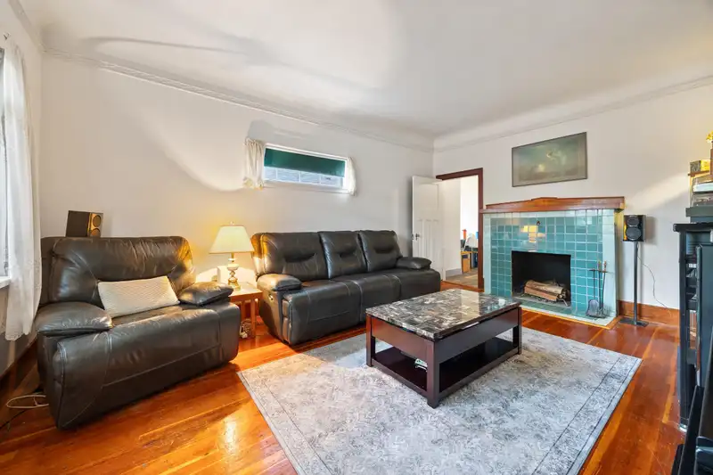 1105 HAMILTON STREET - photo 2 of 27