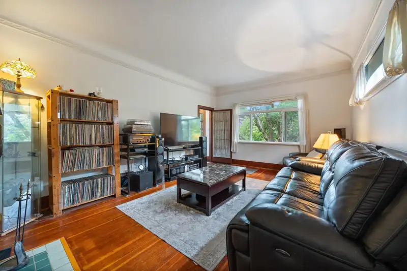 1105 HAMILTON STREET - photo 4 of 27