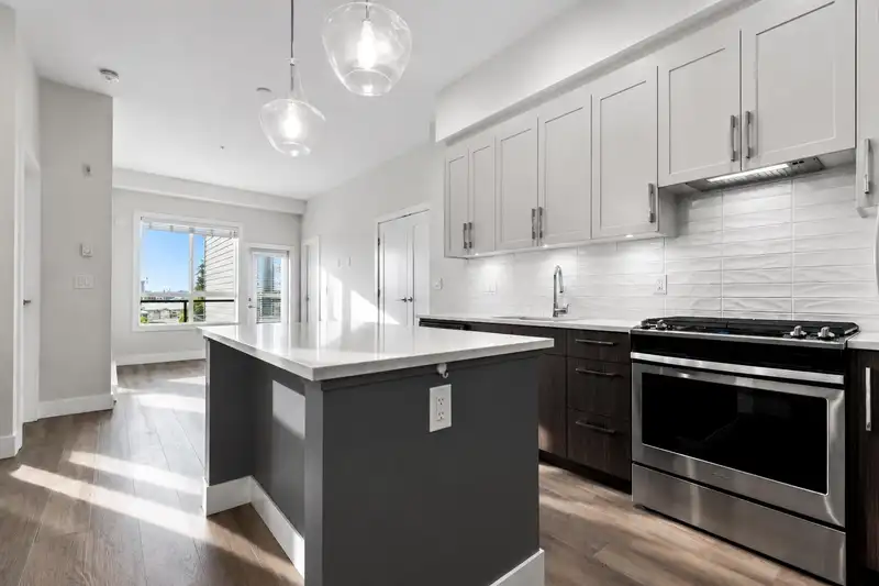 602 32838 VENTURA AVENUE - photo 3 of 20
