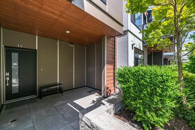104 7001 ROYAL OAK AVENUE - photo 2 of 26