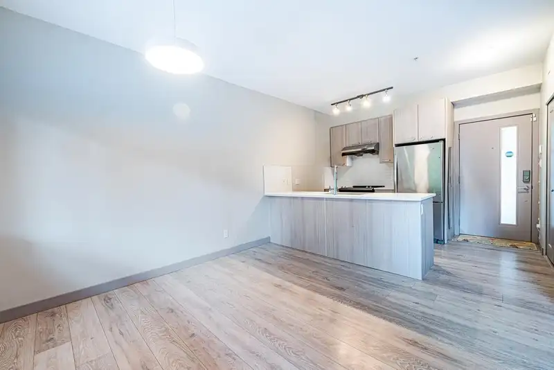 104 7001 ROYAL OAK AVENUE - photo 3 of 26