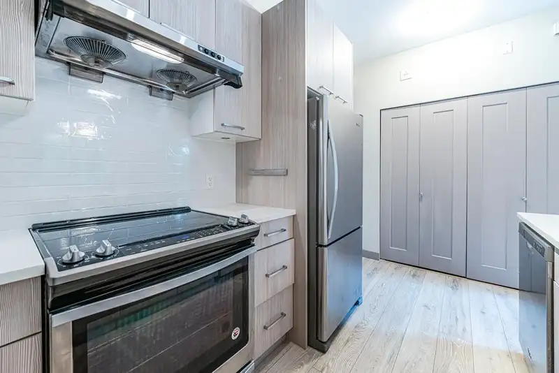 104 7001 ROYAL OAK AVENUE - photo 4 of 26