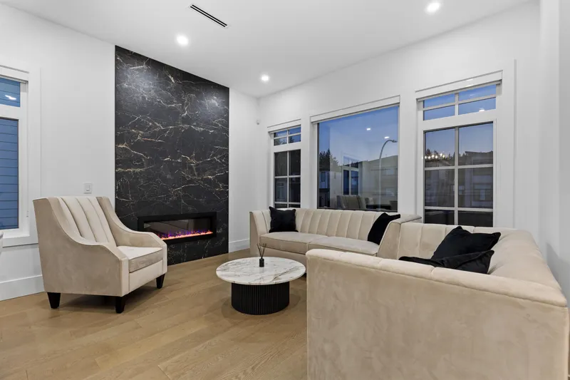 19759 33 AVENUE - photo 4 of 25