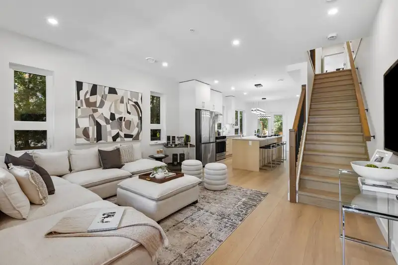 846 ST. DENIS AVENUE - photo 2 of 35