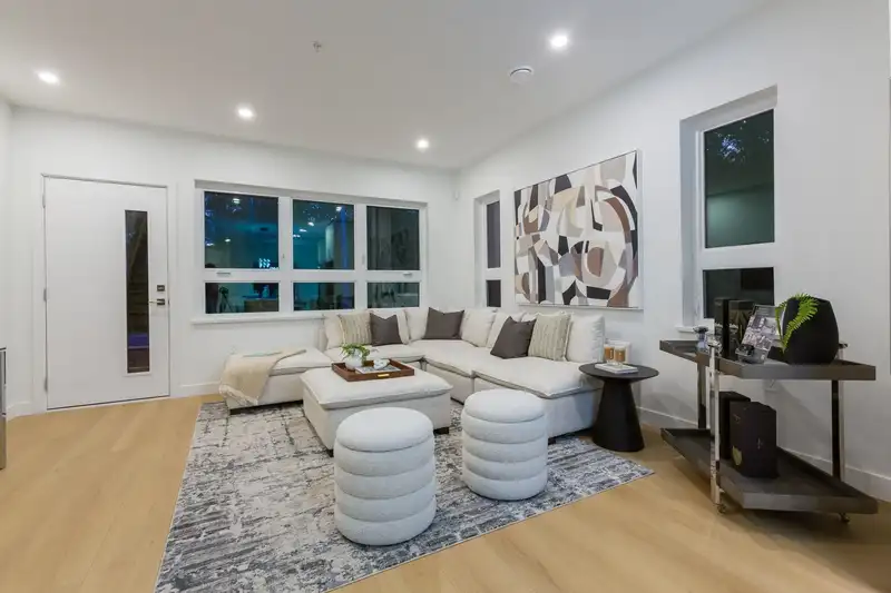 846 ST. DENIS AVENUE - photo 4 of 35