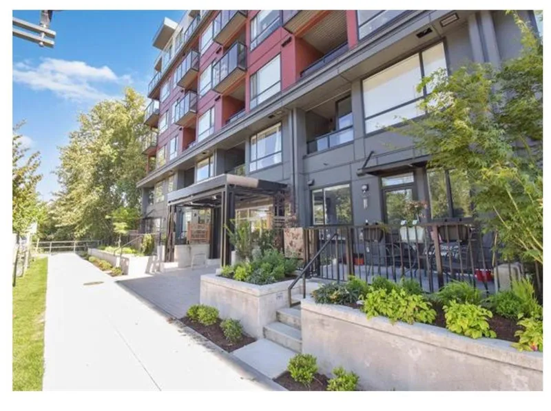 E504 13858 108 AVENUE - photo 2 of 13