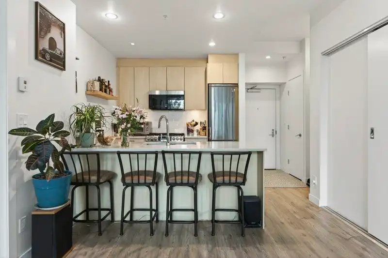 210 9080 UNIVERSITY CRESCENT - photo 4 of 29