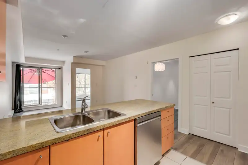 210 702 E KING EDWARD AVENUE - photo 3 of 27