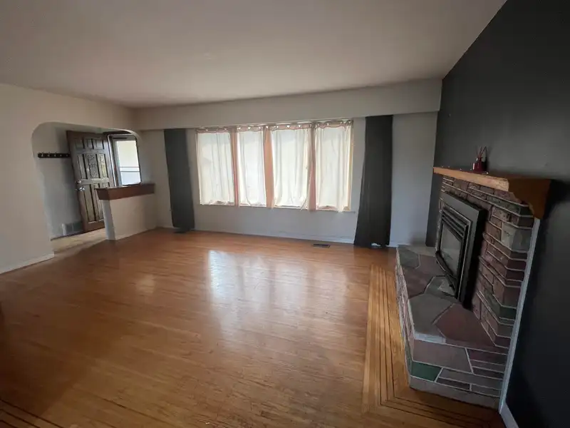 217 PEMBINA STREET - photo 3 of 11