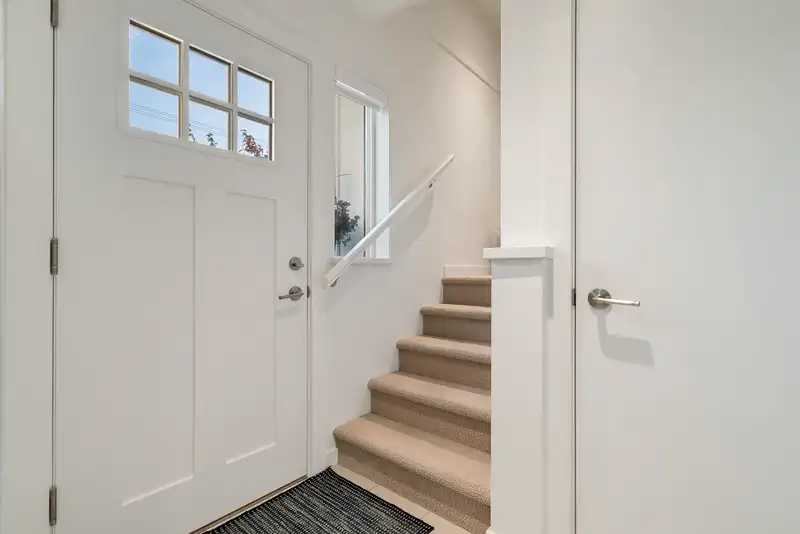 24 16561 17A AVENUE - photo 3 of 36