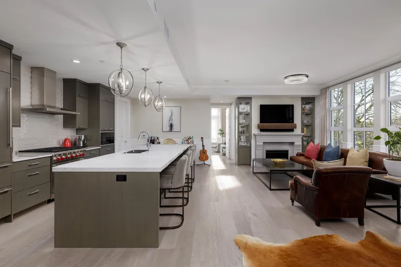 304 1009 LAURIER AVENUE - photo 2 of 24