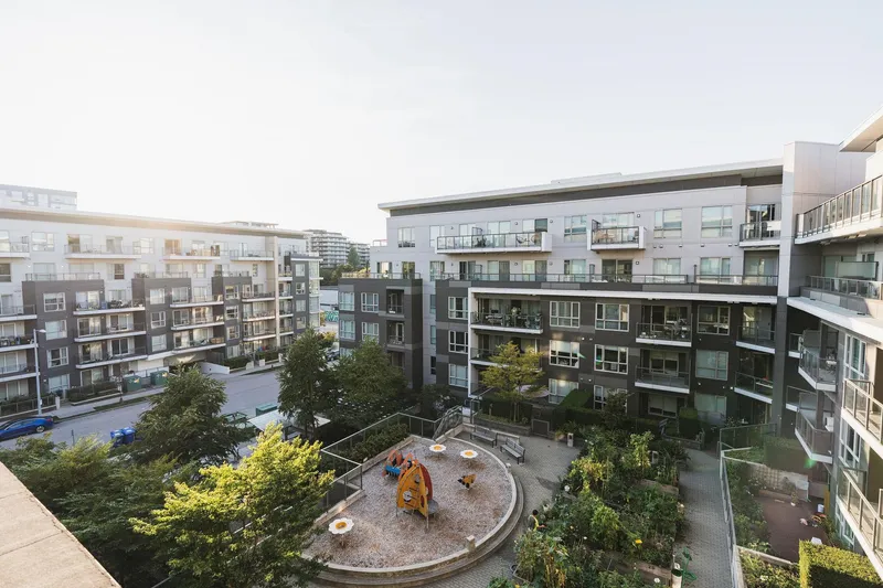 621 7008 RIVER PARKWAY - photo 1 of 25