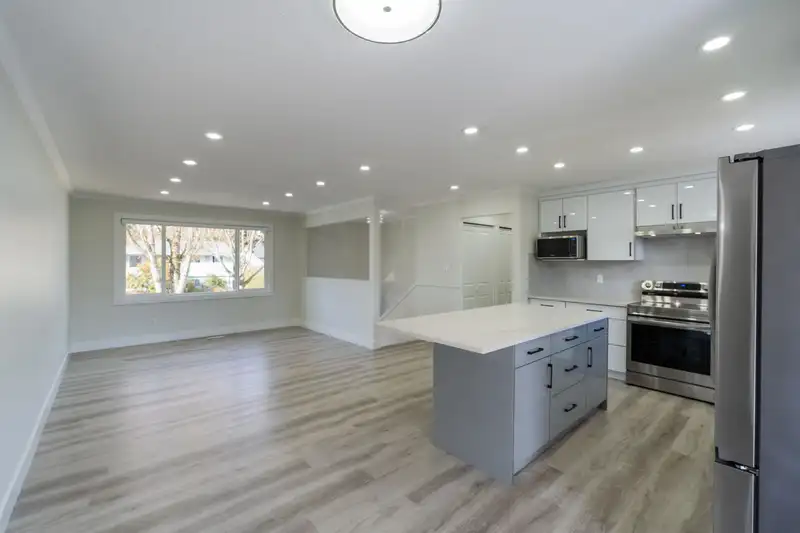 17396 62A AVENUE - photo 4 of 33