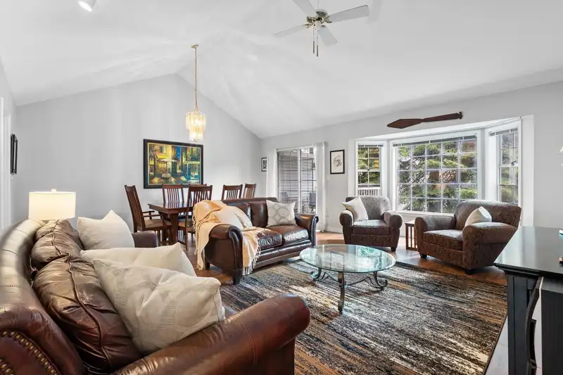 504 9123 154 STREET - photo 1 of 40