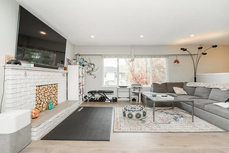 11278 206 STREET - photo 3 of 25