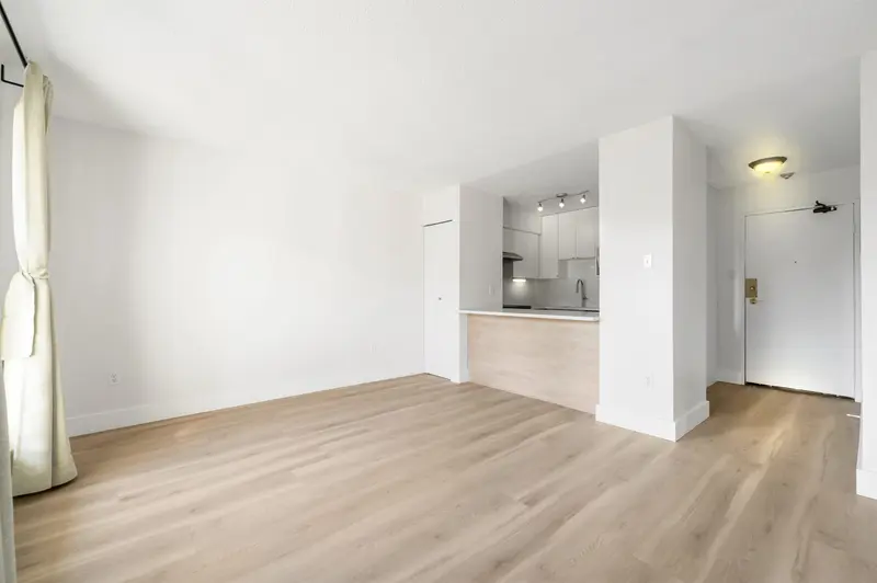 101 1545 E 2ND AVENUE - photo 4 of 22