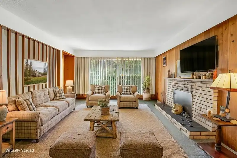 2125 BOULEVARD CRESCENT - photo 3 of 19