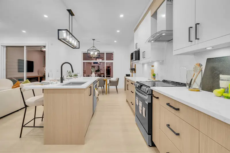 7801 116 STREET - photo 4 of 25