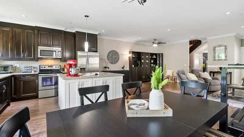 3 19938 70TH AVENUE - photo 2 of 39